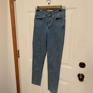 Levi’s women’s skinny jean size 27